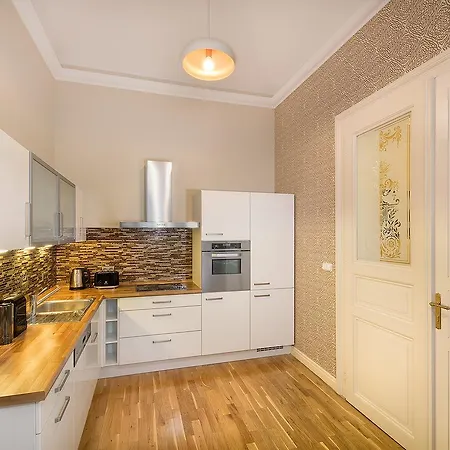 Days - Luxurious Lesser Town Apartamento