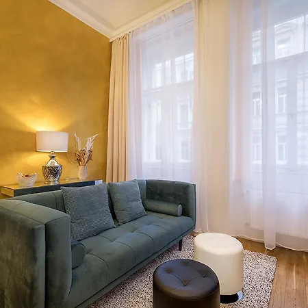 Days - Luxurious Lesser Town Praga