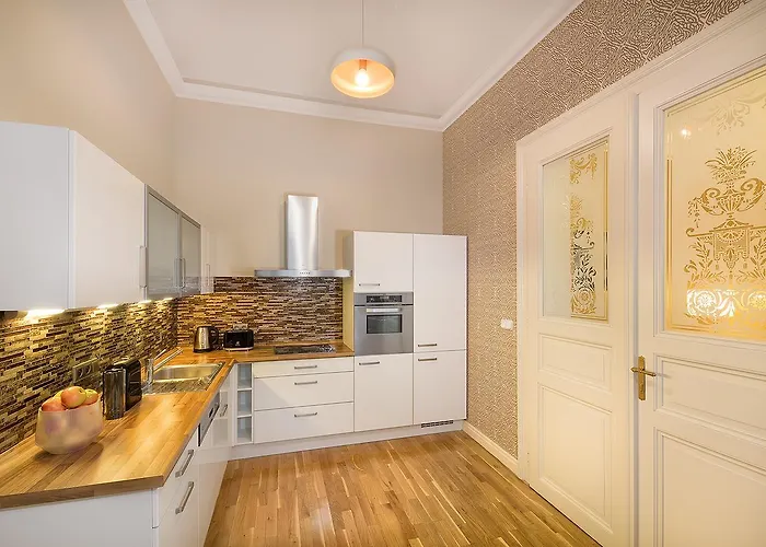 Days - Luxurious Lesser Town Apartman