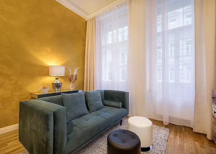 Days - Luxurious Lesser Town Prága